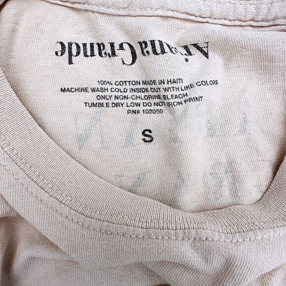 Ariana Grande SWEETENER Concert Pop Artist T-Shirt S - Picture 3 of 3